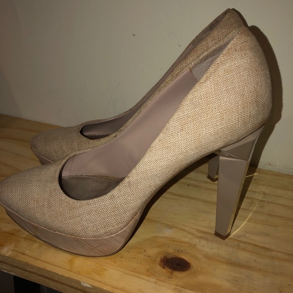 RACHEL Rachel Roy Shoes - Rachel Roy khaki/chrome pumps Size 9